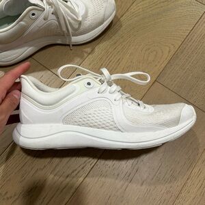 Lululemon original chargefeel shoes in white size 6